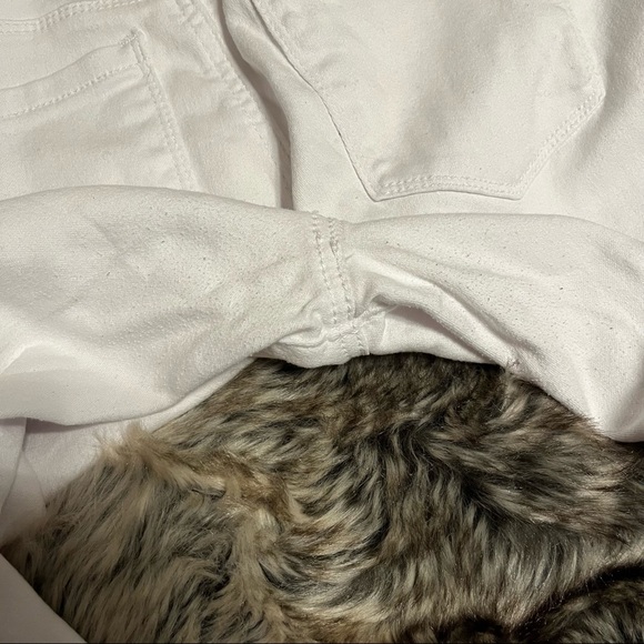 Avenue Pull On Ankle White Denim Jeans - Picture 3 of 8